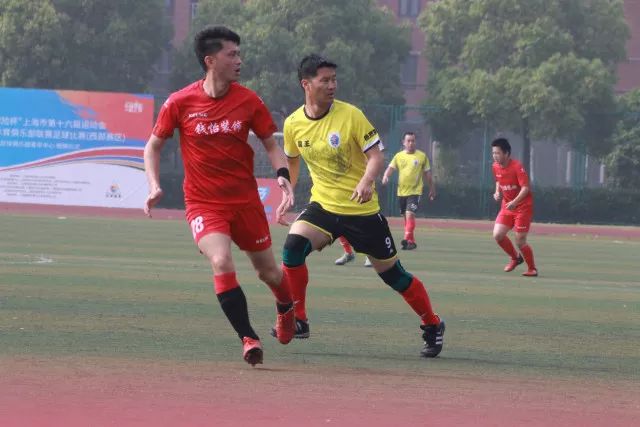 罗马诺：曼城签约18岁中卫朱马巴赫 转租给朗斯